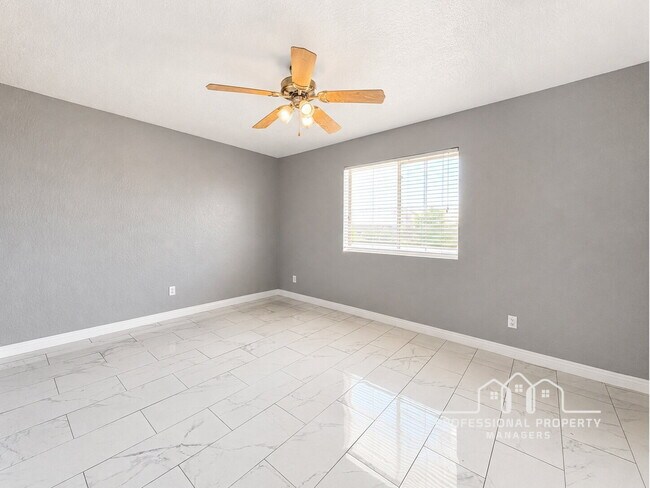 Building Photo - 4-bedroom, 3-bathroom home in Parkway Place