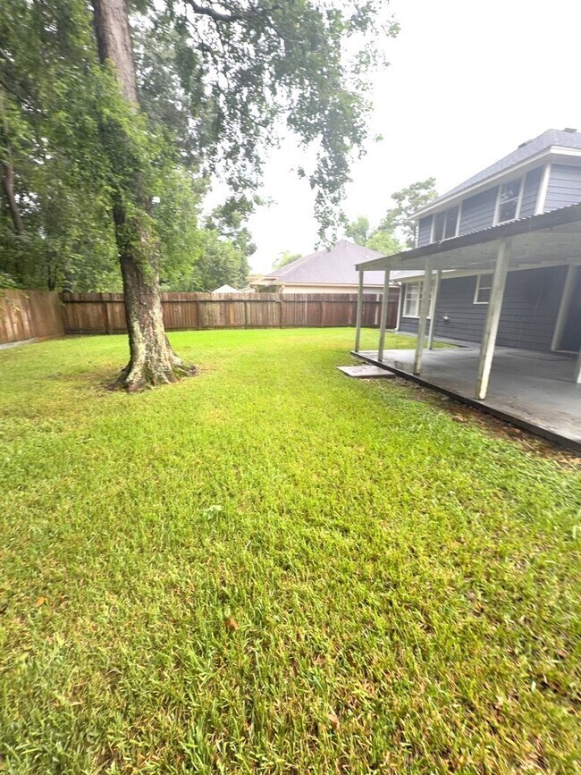 Building Photo - 2106 Lexington Woods Dr