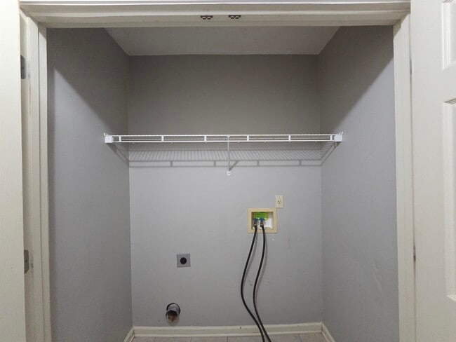 Building Photo - 7733 Shadowland Dr