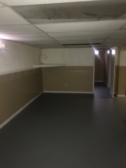 Building Photo - Awesome Eastpointe Ranch with finished basement