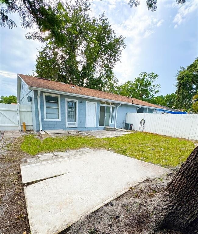Building Photo - 2511 Coral Ave
