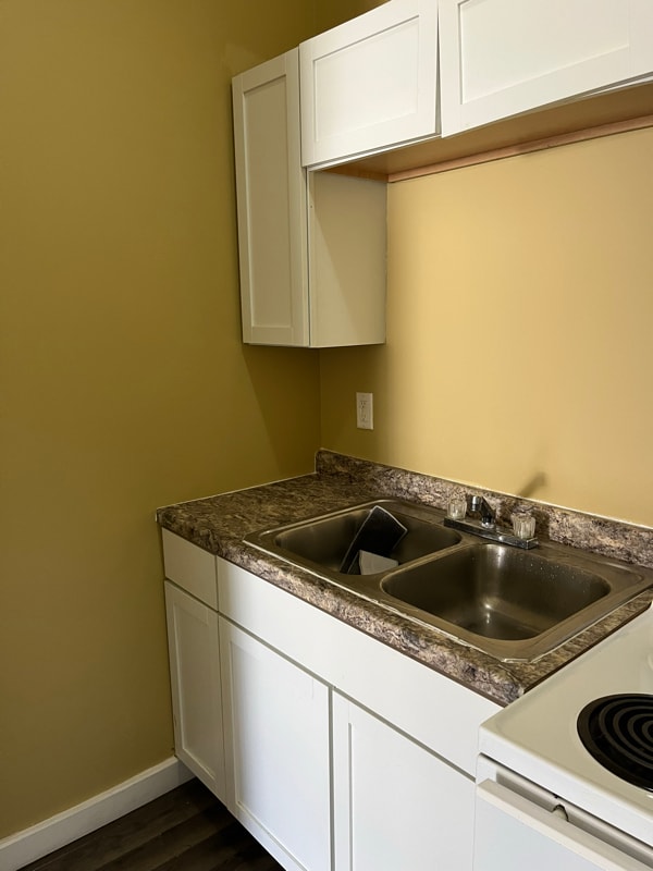 Building Photo - 913 S Main St