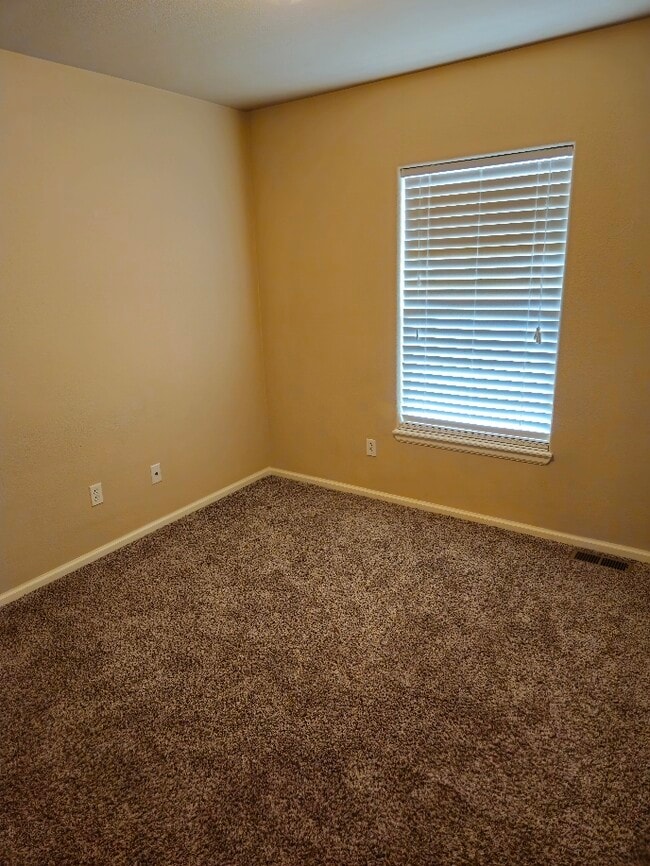 Building Photo - 2013 Squawbush Ridge Grv