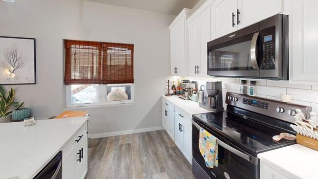 Building Photo - 730 Compass Lp