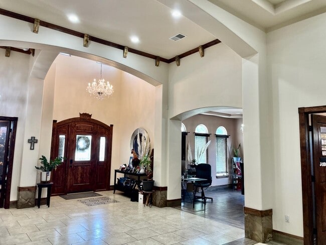 Building Photo - 8024 Canoncito Dr