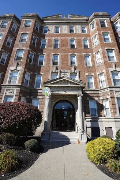 Building Photo - 1175 Boylston St