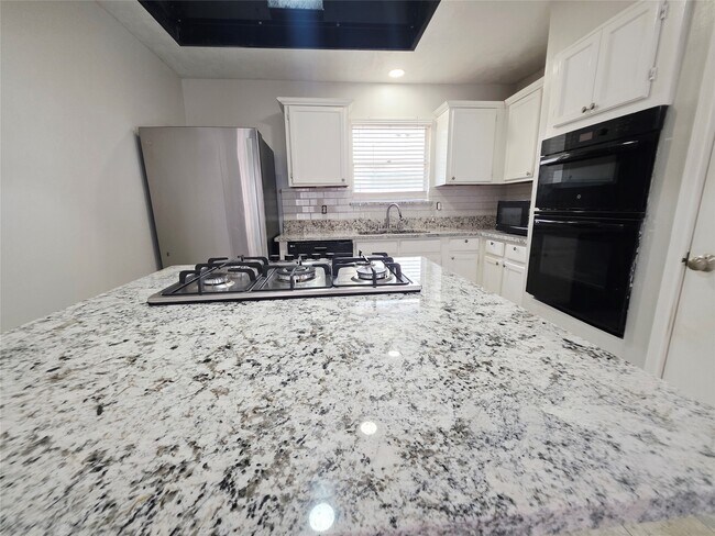 Building Photo - 15330 Oak Terrace Dr