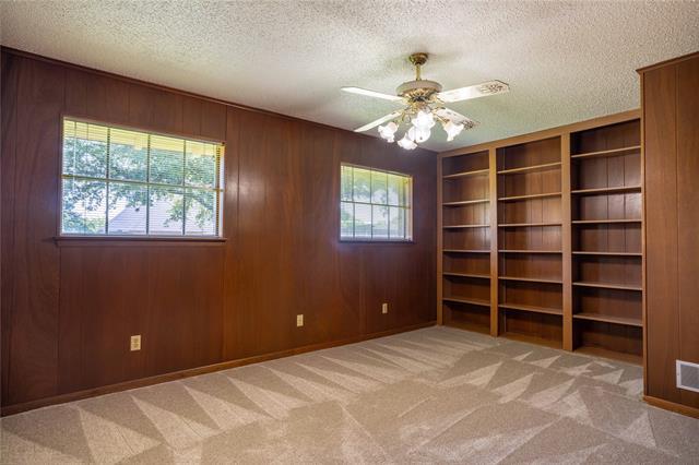 Building Photo - 1308 Oak Dr