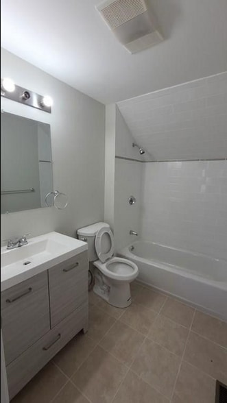 Second floor bathroom. - 4 Wakullah St
