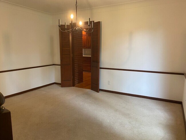 Building Photo - Beautiful Home on the Maumee River