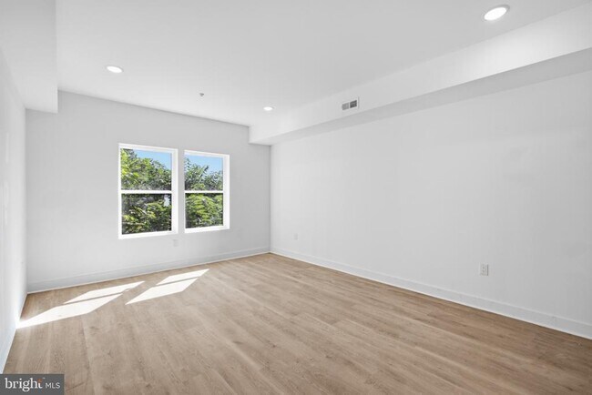 Building Photo - 669 N 39th St
