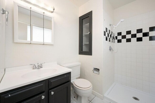 Building Photo - 2215 Derby Hill Dr