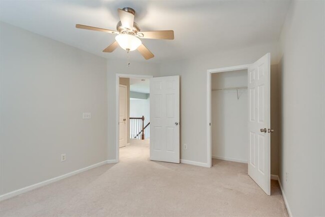 Building Photo - 6515 Fairgreen Dr