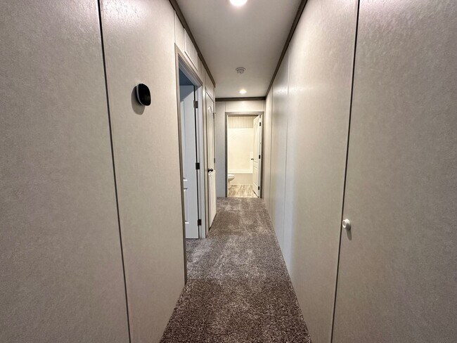 Building Photo - 855 W Jefferson St