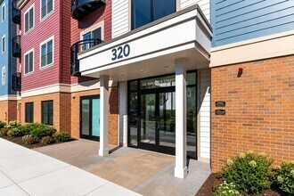 Building Photo - 320 Maverick St