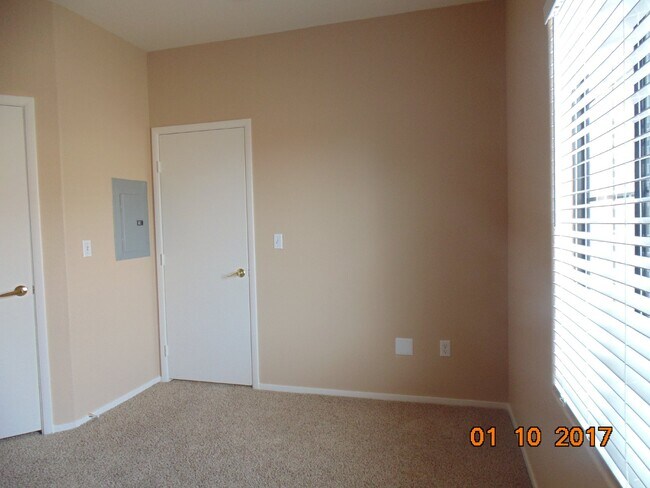 Building Photo - COZY 2 BEDROOM 2 FULL BATH CONDO LOCATED ON SECOND LEVEL