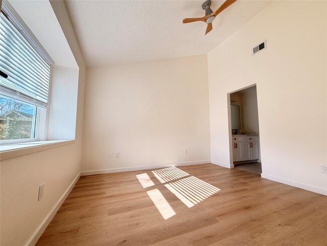 Building Photo - 2533 Knoxville Dr