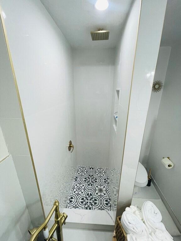 Building Photo - 5537 SW 6th St