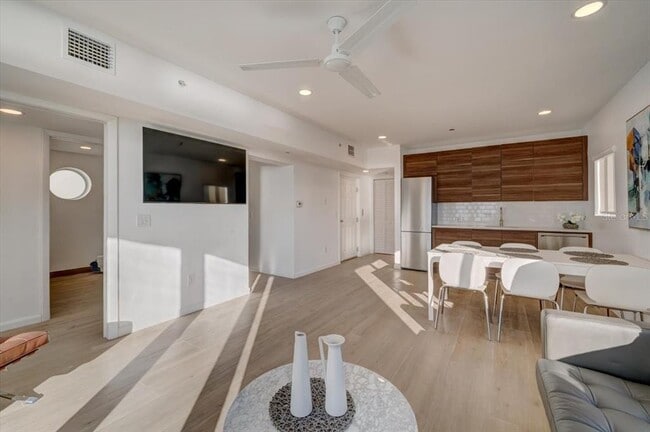 Building Photo - 17852 Lee Ave