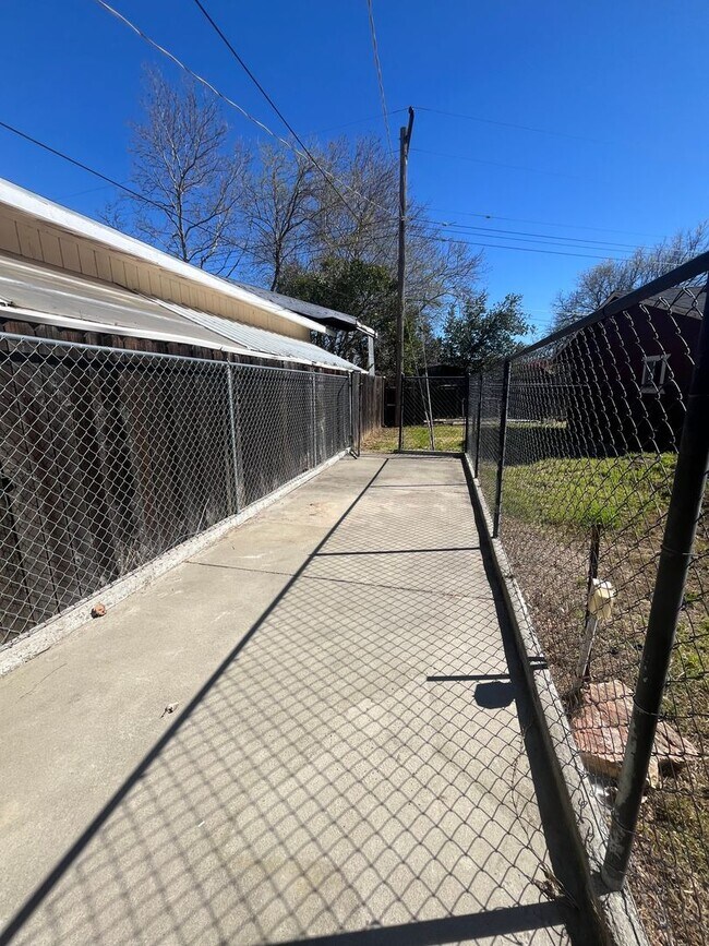 Building Photo - Spacious 4bed 2bath home in Elverta!