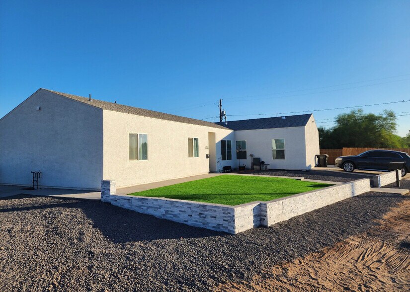 Building Photo - 220 4th Ave E