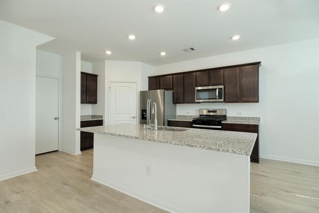 Building Photo - 409 Brody Ln