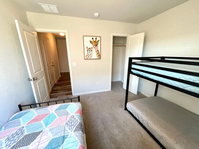 Building Photo - New 4 Bedroom Home in Bullhead City! AVAILABLE FURNISHED OR UNFURNISHED!