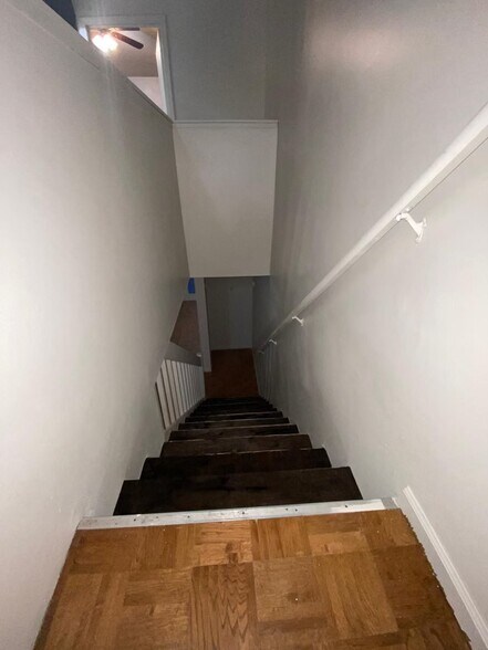 Building Photo - 613 Palisades Dr