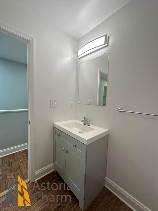 Building Photo - Updated 2 Bedroom 1.5 Bath Home with Deck,...