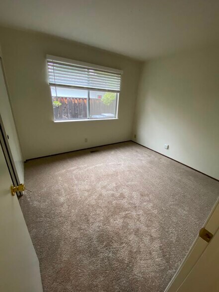 Building Photo - 10163 Riedel Pl