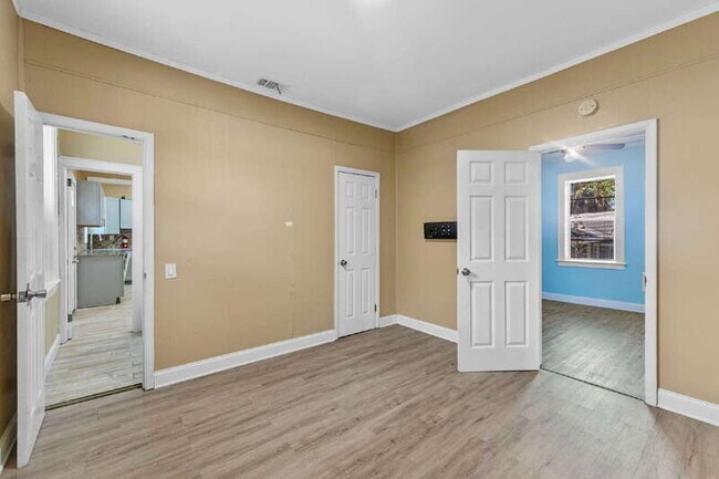 Building Photo - 166 Kingston Ave