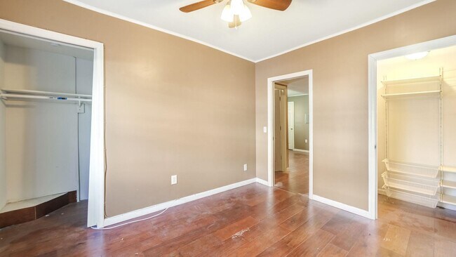 Building Photo - 49 Coles St