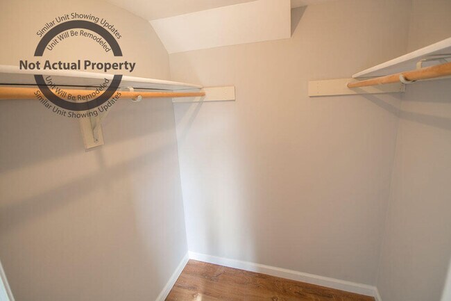 Building Photo - 4620 W Bainbridge Dr