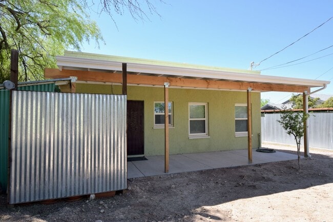 Building Photo - ALL UTILITIES INCLUDED - Updated Historic 1929 1 Bed 1 Bath Attached Bungalow