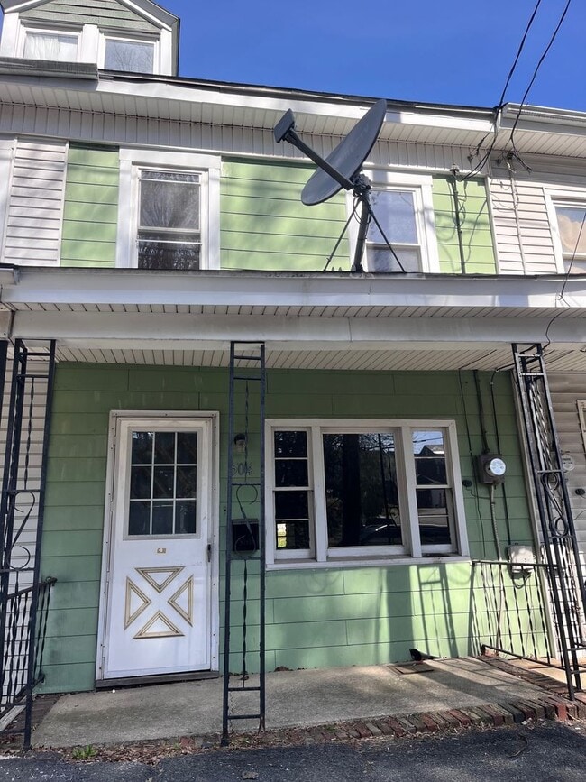 Building Photo - Single Family Rental in the heart of Minersville