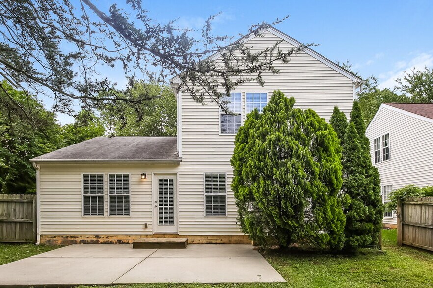 Building Photo - 1223 Hipp Rd