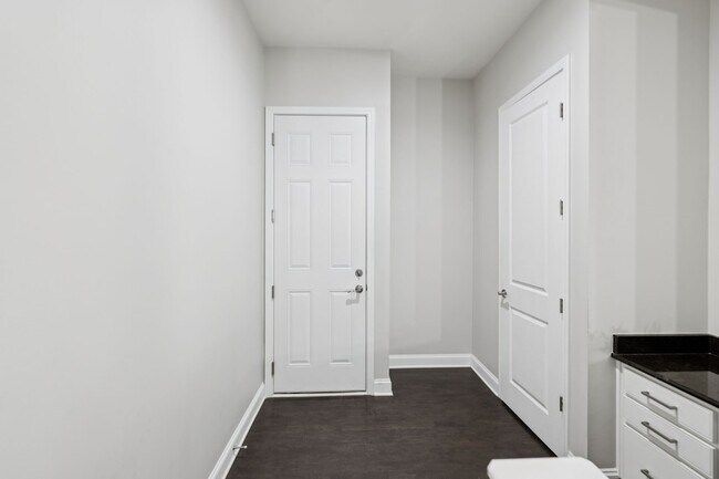 Building Photo - 1719 Biscayne Dr