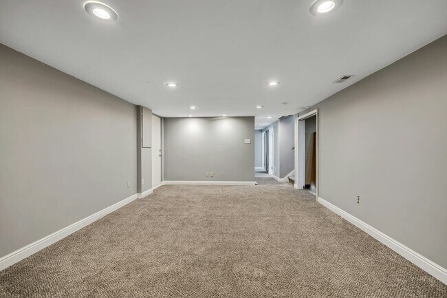 Building Photo - 225 W 750 S