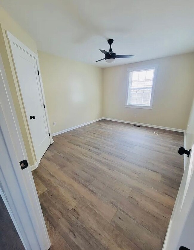 Building Photo - Newly Remodeled 3/1 Move In Ready Now!