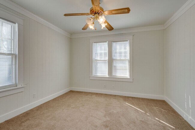 Building Photo - Charming 3-Bedroom Gem in the Heart of Sylvan Park