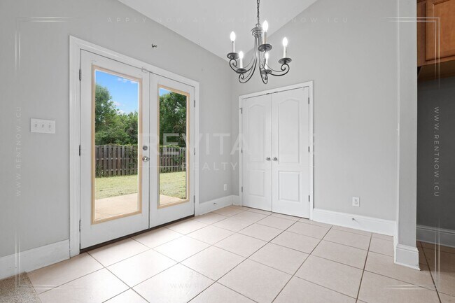 Building Photo - 11070 Courtland Ct