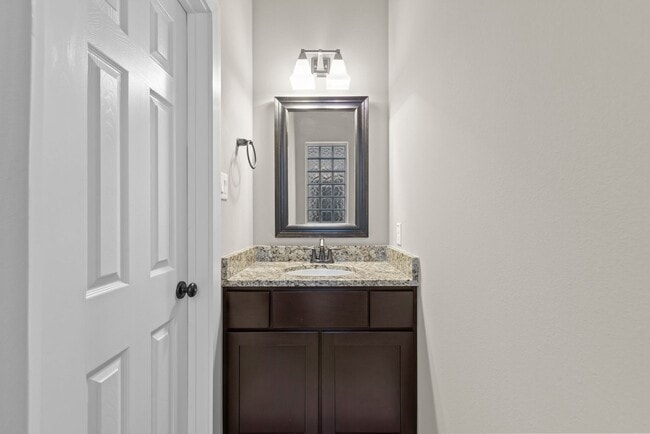 Building Photo - Stunning Single-Family Home in the Heart o...