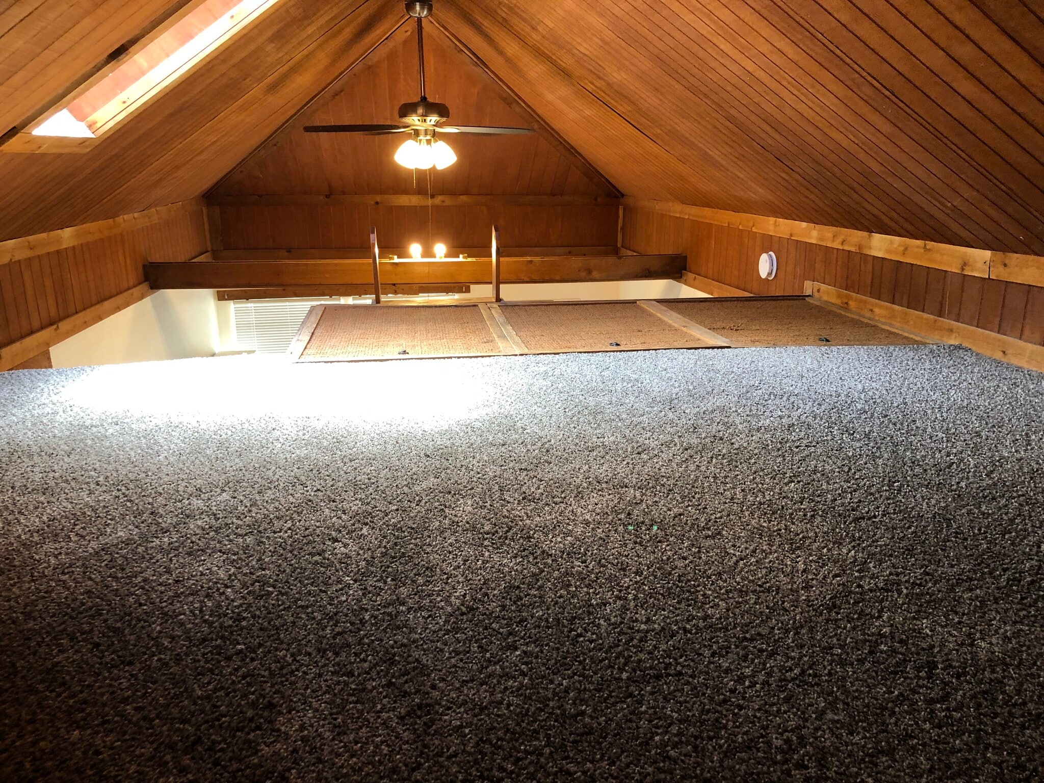 Vaulted, heritage wood ceiling. Carpeted sleeping loft (new carpet) - 508 Bellevue Pl