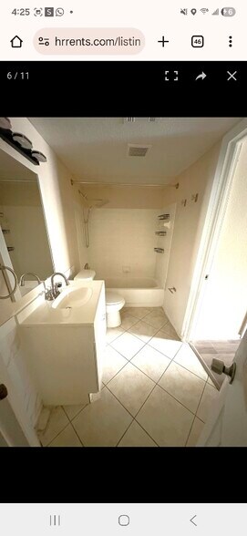 Building Photo - 1940 Lake Atriums Cir