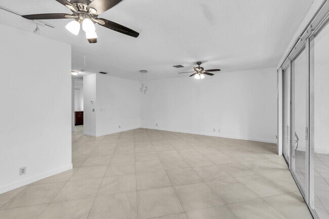 Building Photo - 6813 Via Regina