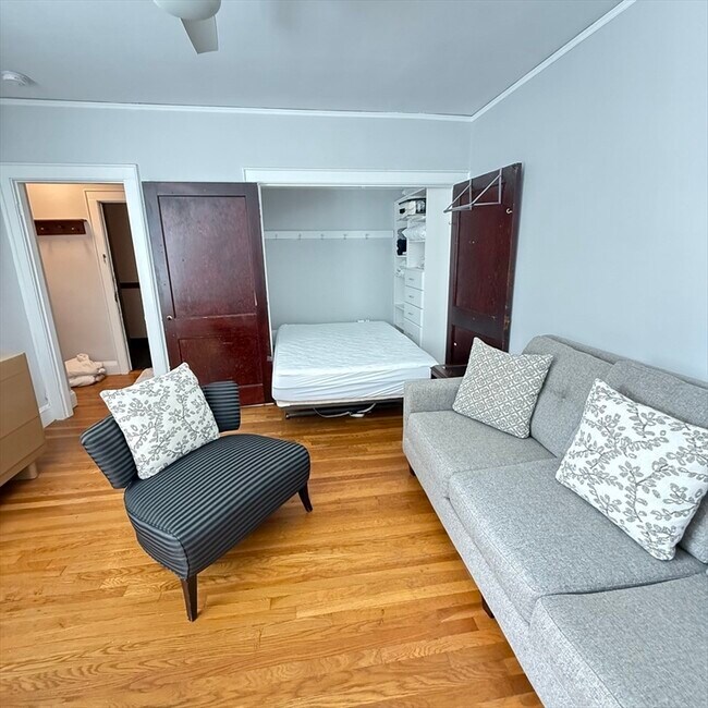 Building Photo - 285 Harvard St