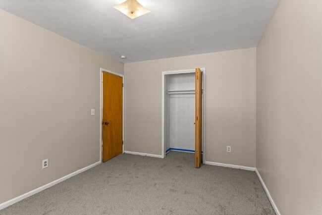 Building Photo - Updated Apartments- Heat and Water included- Section 8 Accepted- Deposit Assistance Program