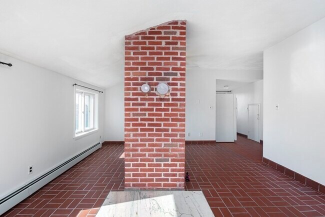 Building Photo - 789 Shirley St