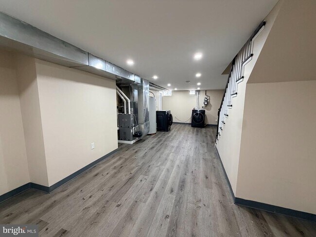 Building Photo - 1112 E Moyamensing Ave