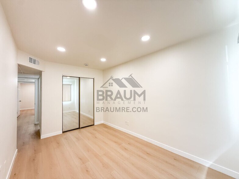 Building Photo - 11839 Burbank Blvd